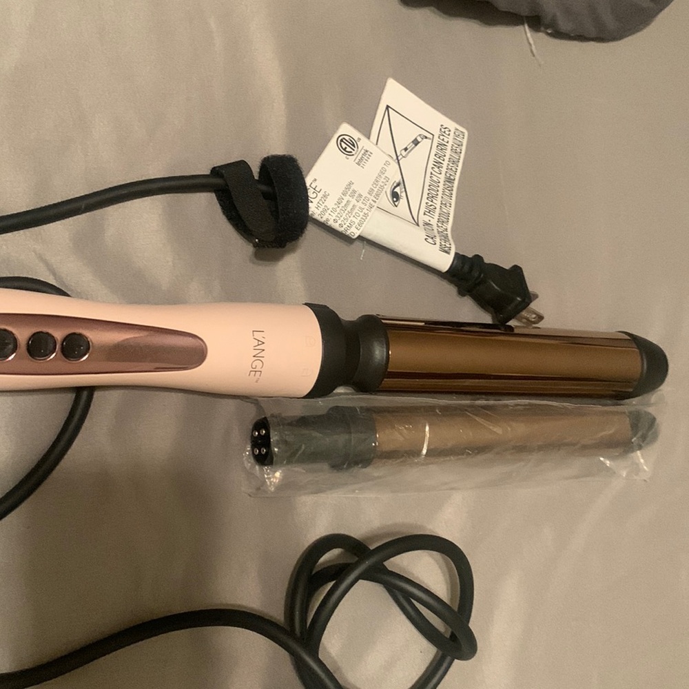 Lange curling iron! Interchangeable sizes for a curling wand! Works great!